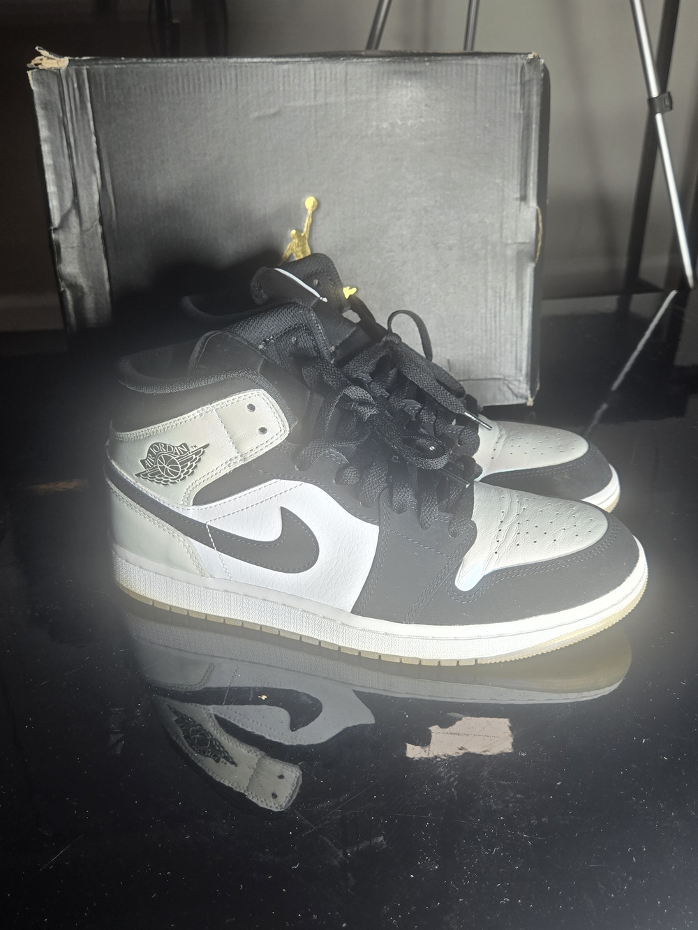 Jordan 1 mid Diamond SE Black and white size 9.5 US